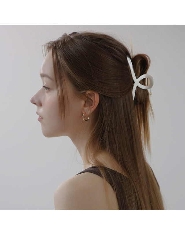 디유아모르 디유아모르 크로스무드 화이트 밀크 헤어 클립 집게핀 착용컷