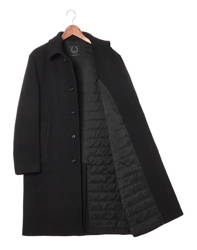 라움 남성 [T JACKET] 블랙 단색 울혼방 코트 네이비 착용컷