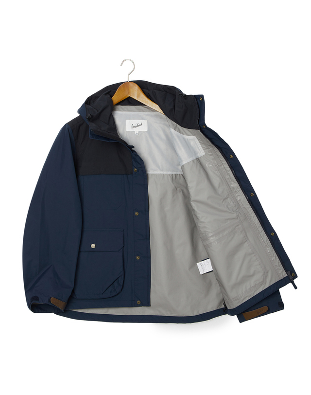 라움 남성 [WOOLRICH] 네이비 단색 후드캐주얼점퍼 착용컷
