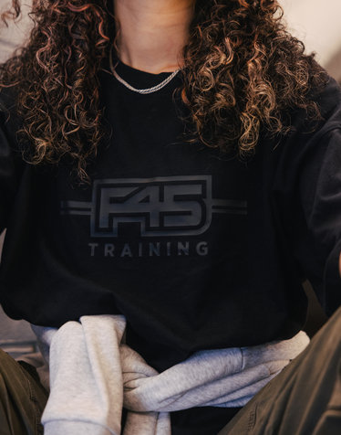 [F45 Training] 토널 그래픽 티셔츠 - 블랙 / 100274489