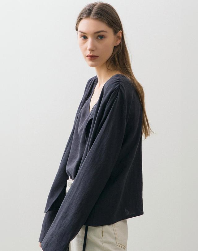 논로컬 Linen Shirring Cardigan - Deep Grey 착용컷