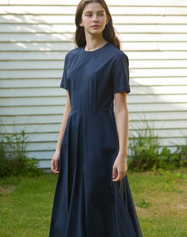 논로컬 Linen Flared Dress - Navy 착용컷