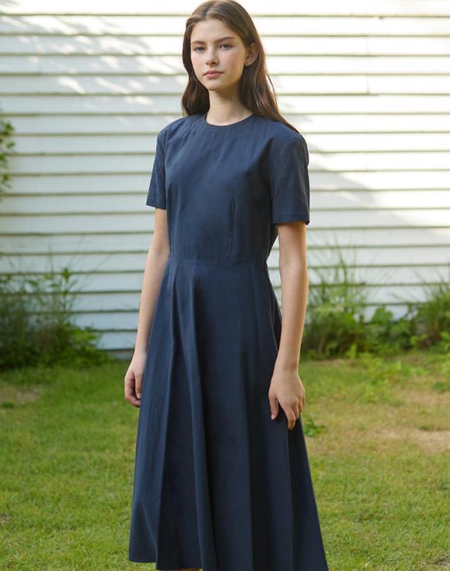 논로컬 Linen Flared Dress - Navy 착용컷