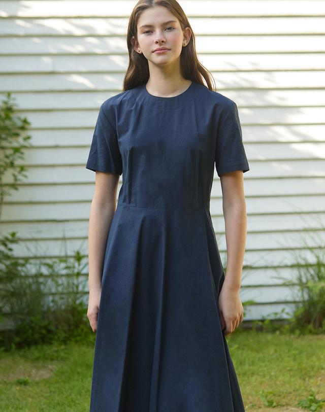 논로컬 Linen Flared Dress - Navy 착용컷