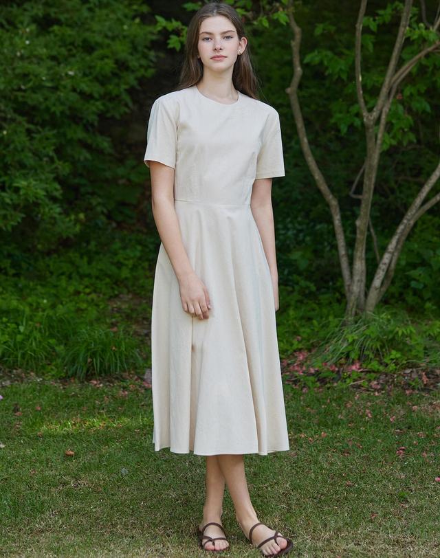 논로컬 Linen Flared Dress - Beige 착용컷