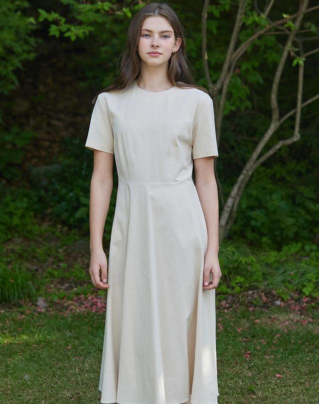 논로컬 Linen Flared Dress - Beige 착용컷