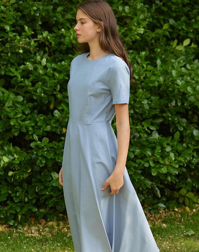 논로컬 Linen Flared Dress - Blue 착용컷