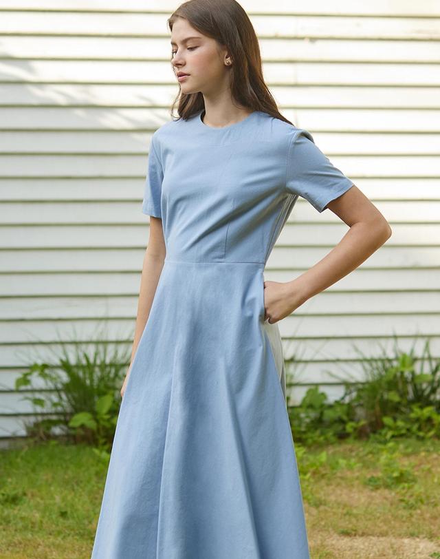 논로컬 Linen Flared Dress - Blue 착용컷