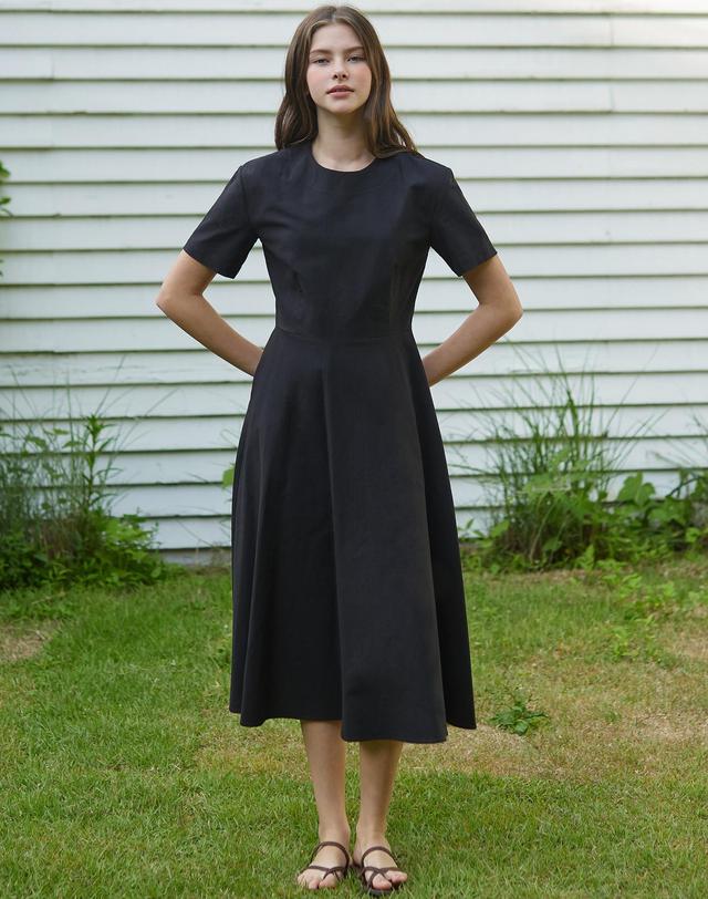 논로컬 Linen Flared Dress - Black 착용컷