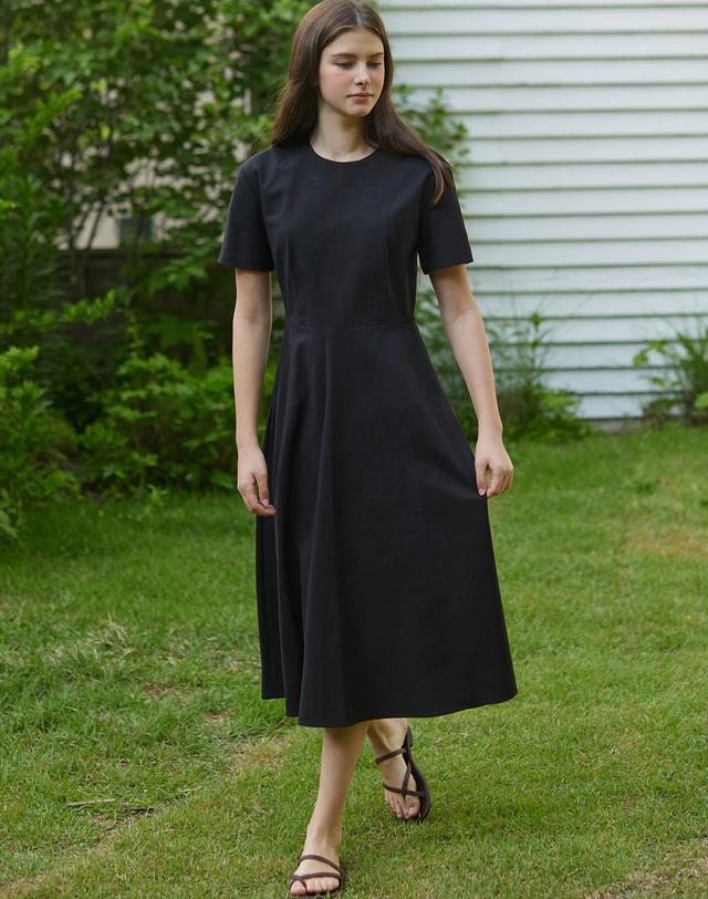 논로컬 Linen Flared Dress - Black 착용컷