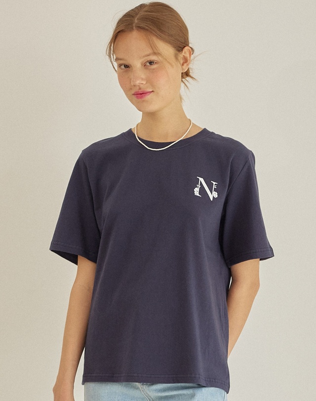 논로컬 Silhouette Back Point T-shirt - Navy 착용컷
