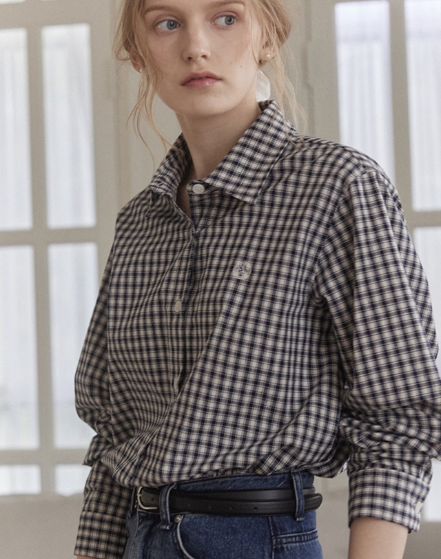 논로컬 French Check Shirt - Navy 착용컷
