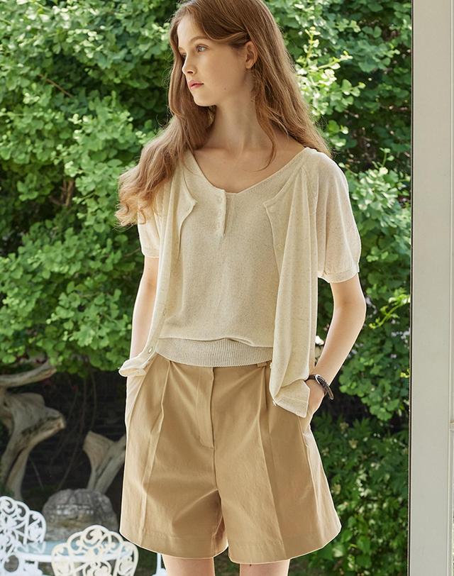 논로컬 Two-Tuck A-line Shorts - Sand Beige 착용컷