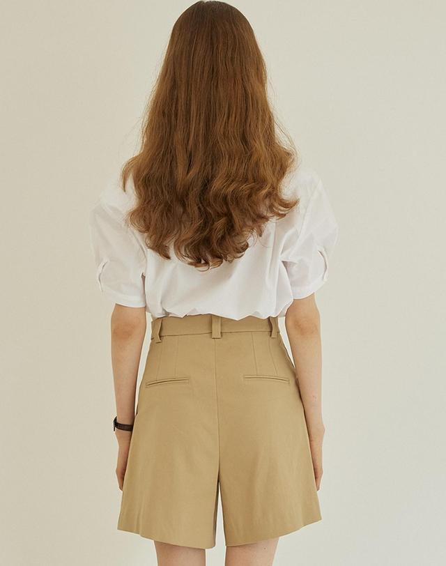 논로컬 Two-Tuck A-line Shorts - Sand Beige 착용컷