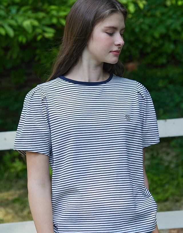 논로컬 Stripe Puff Sleeve T-shirt - White Stripe 착용컷