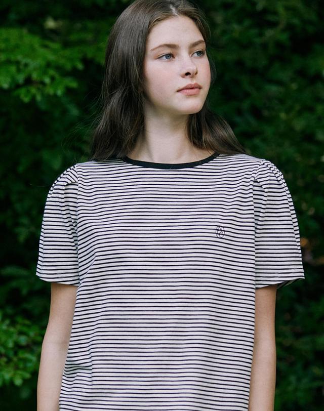 논로컬 Stripe Puff Sleeve T-shirt - Cream Stripe 착용컷