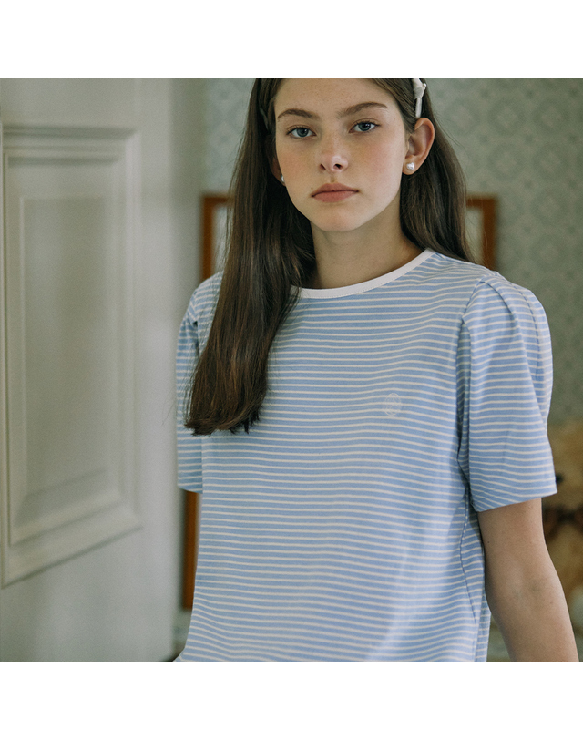 논로컬 Stripe Puff Sleeve T-shirt - Blue Stripe 착용컷