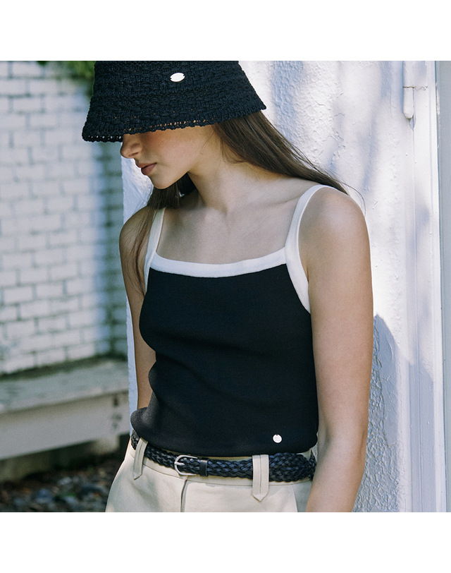 논로컬 Color Block Sleeveless Knit - Black 착용컷