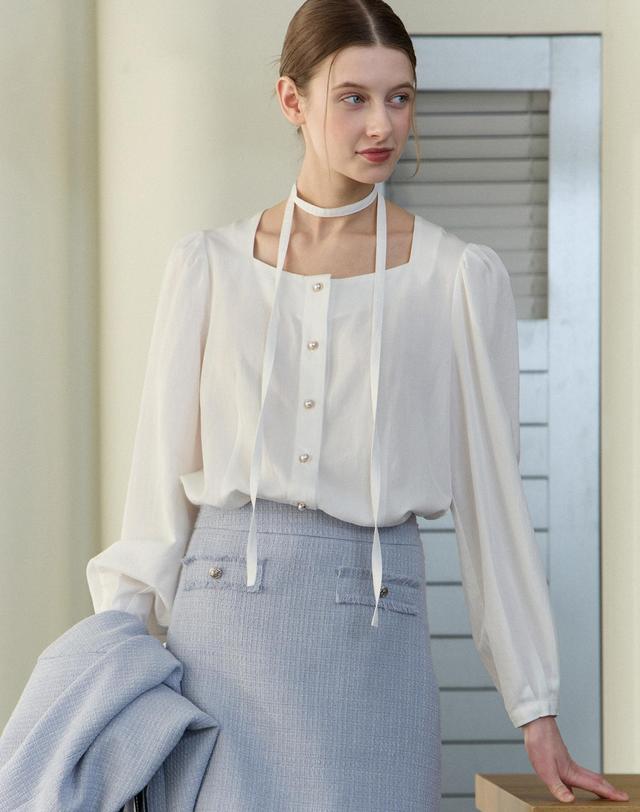 논로컬 Ribbon Tie Square Neck Blouse - White 착용컷