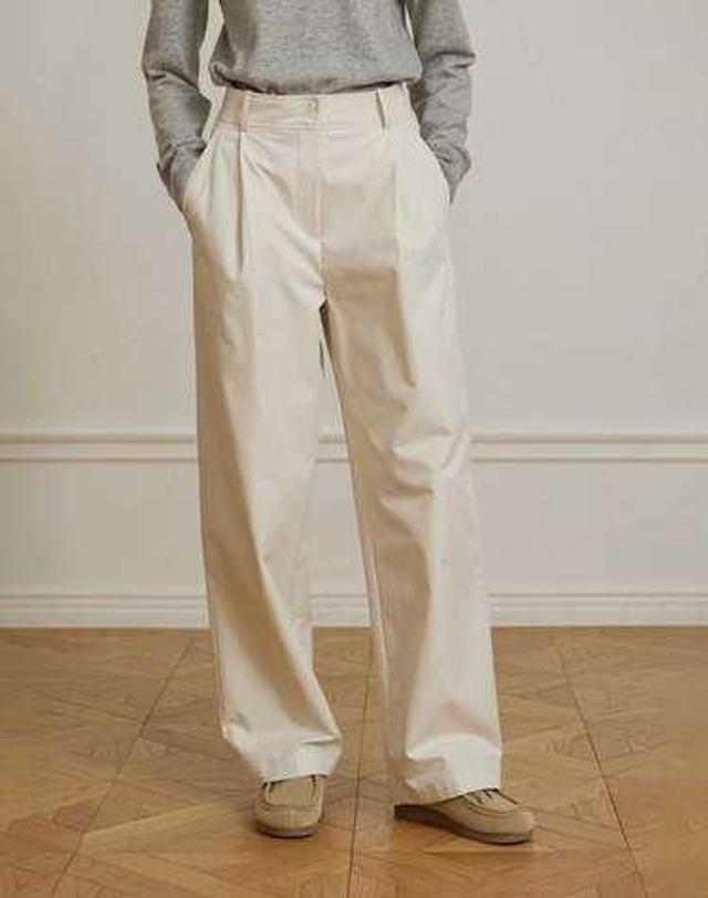 논로컬 [인플루언서 착용] One-Tuck Baggy Pants - Light Beige 착용컷
