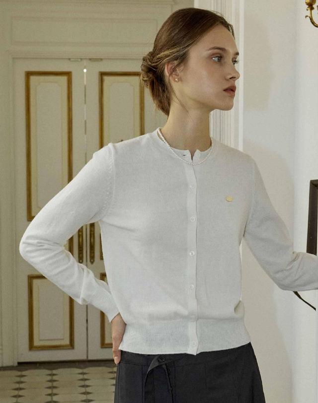 논로컬 [인플루언서 착용] Essential Round Neck Cardigan - Ivory 착용컷