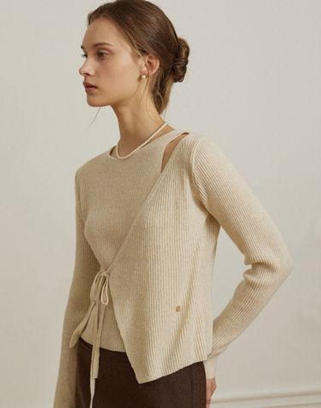논로컬 [인플루언서 착용] Cut Out Diagonal Wrap Knit - Beige 착용컷