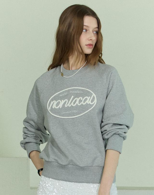 논로컬 String Craft Applique Sweatshirt - Melange Grey 착용컷