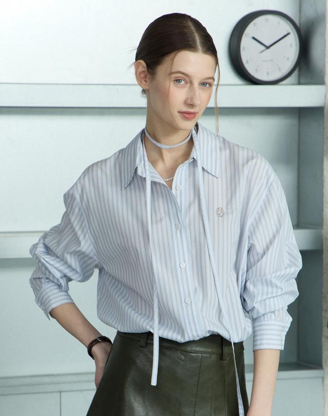 논로컬 Three Way Multi Stripe Shirt - Blue 착용컷