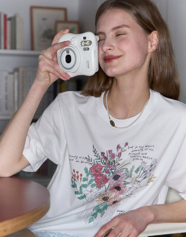 [논로컬 X 이하여백] Vase Hand Drawing T-shirt - White