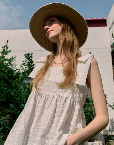 Bella Lace Ribbon Sleeveless Blouse - White