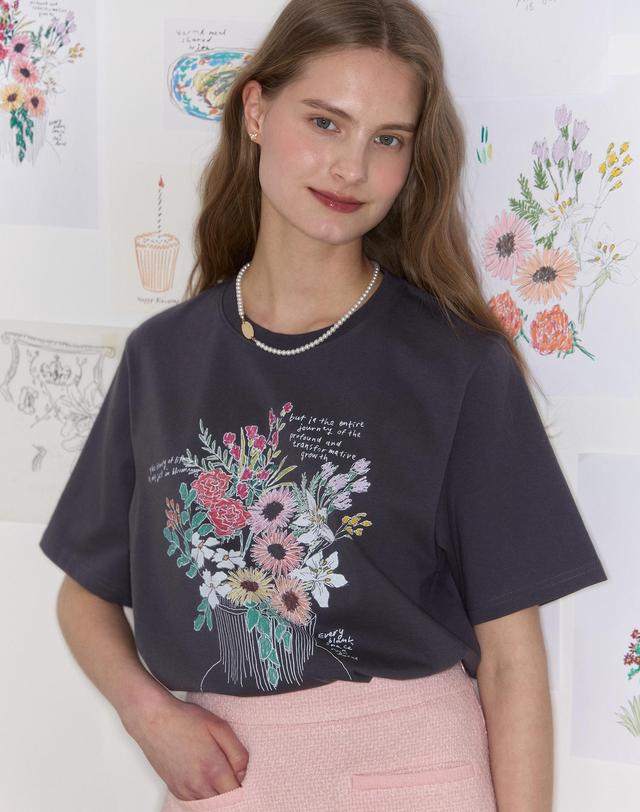 논로컬 [논로컬 X 이하여백] Vase Hand Drawing T-shirt - Charcoal 착용컷