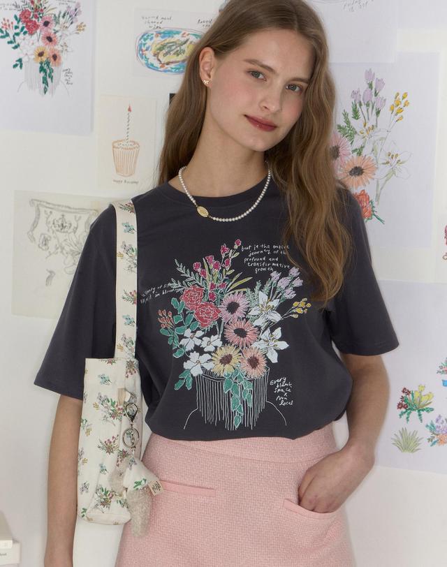 논로컬 [논로컬 X 이하여백] Vase Hand Drawing T-shirt - Charcoal 착용컷