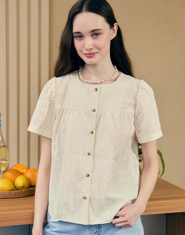 논로컬 Julia Lace Embroidery Blouse - Cream 착용컷