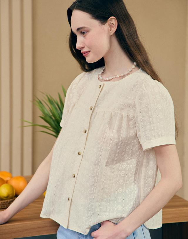 논로컬 Julia Lace Embroidery Blouse - Cream 착용컷