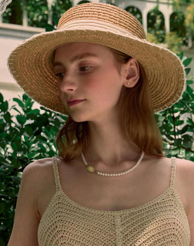 논로컬 Line Point Rattan Boater Hat - Light Beige 착용컷
