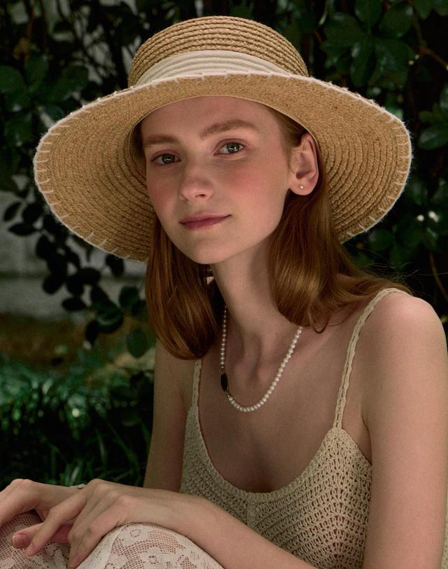 논로컬 Line Point Rattan Boater Hat - Light Beige 착용컷