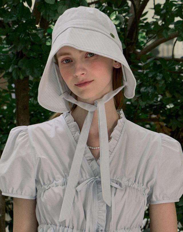 논로컬 Ribbon Stripe Bonnet Hat - Light Blue 착용컷