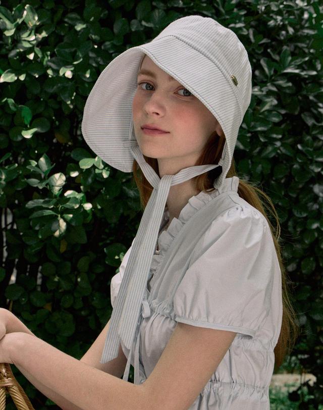 논로컬 Ribbon Stripe Bonnet Hat - Light Blue 착용컷