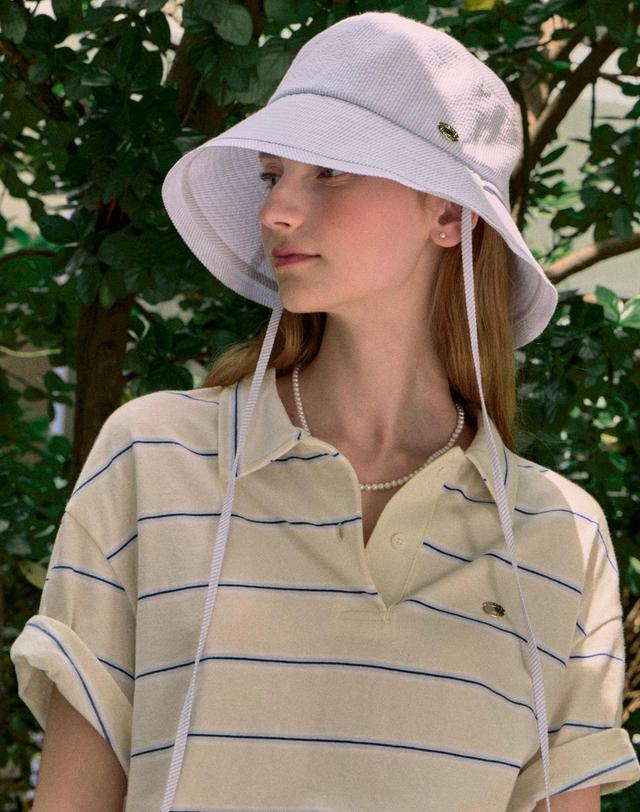 논로컬 Seersucker Stripe Ribbon Bucket Hat - Blue 착용컷
