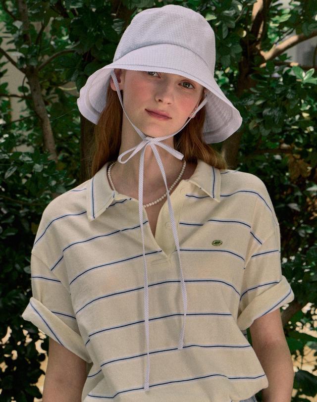 논로컬 Seersucker Stripe Ribbon Bucket Hat - Blue 착용컷