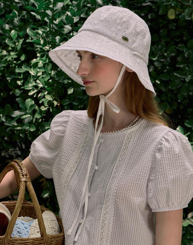 논로컬 Amy Lace Ribbon Bucket Hat - White 착용컷
