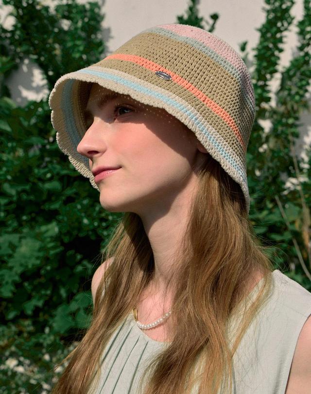 논로컬 Ripple Point Multi Stripe Bucket Hat - Beige Multi 착용컷