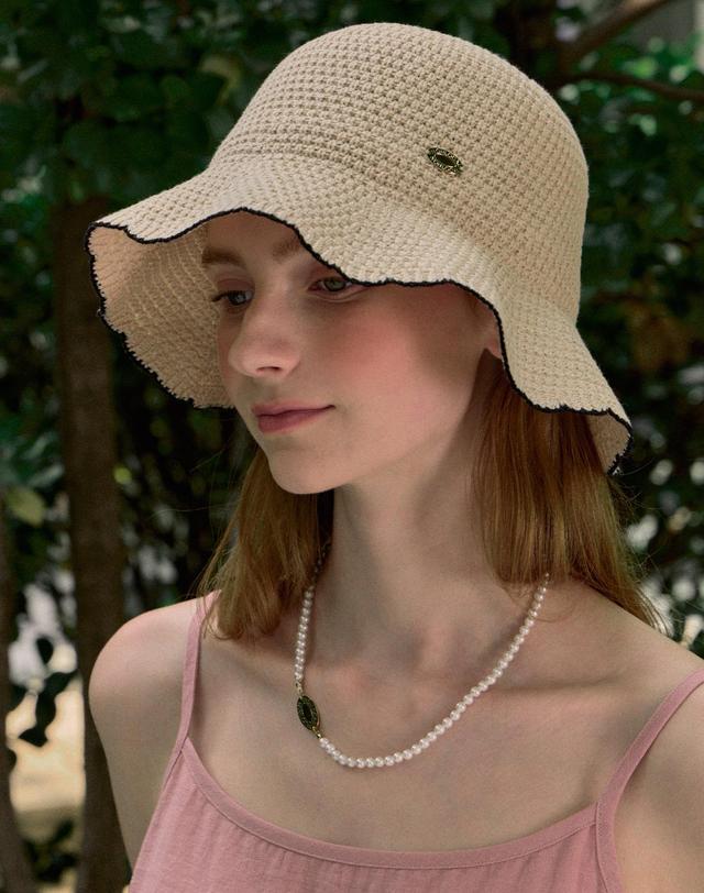논로컬 Olivia Summer Knitted Bucket Hat - Light Beige 착용컷