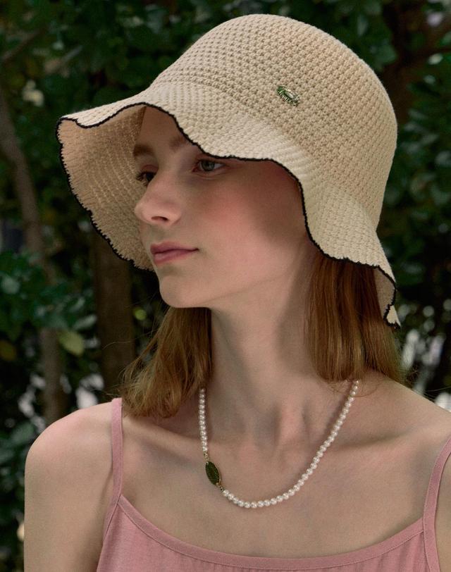 논로컬 Olivia Summer Knitted Bucket Hat - Light Beige 착용컷