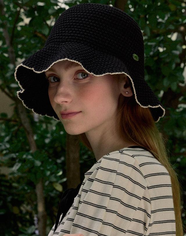 논로컬 Olivia Summer Knitted Bucket Hat - Black 착용컷