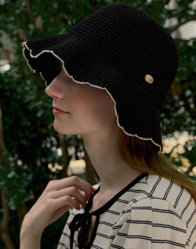 논로컬 Olivia Summer Knitted Bucket Hat - Black 착용컷