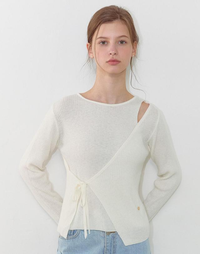 논로컬 Cut Out Diagonal Wrap Knit - Ivory 착용컷