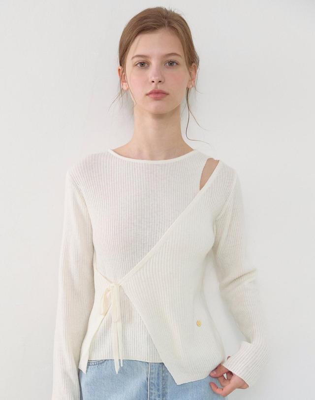 논로컬 Cut Out Diagonal Wrap Knit - Ivory 착용컷
