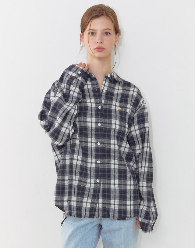 논로컬 Oversize Napping Checked Shirt - Navy 착용컷
