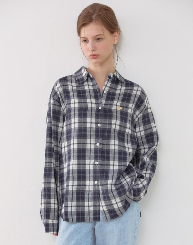 논로컬 Oversize Napping Checked Shirt - Navy 착용컷